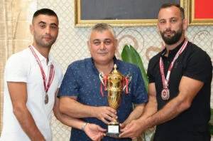 Başkan Yıldırım madalya alan güreşçileri ağırladı