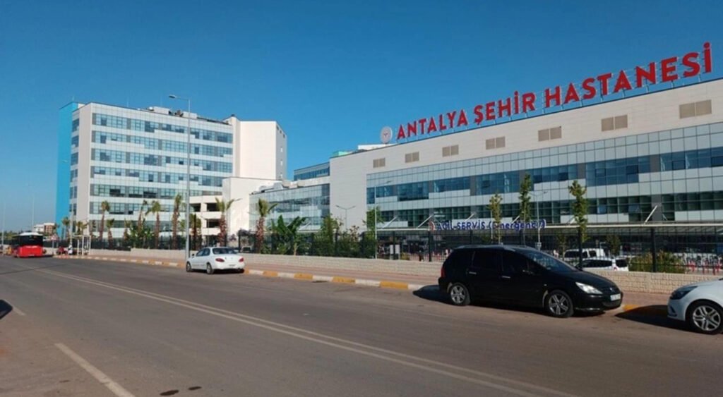 Antalya Şehir Hastanesi’nde akşam randevu dönemi