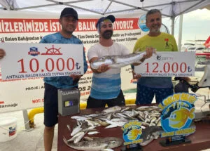 Antalya’da istilacı balon balığı avlama yarışması yapıldı