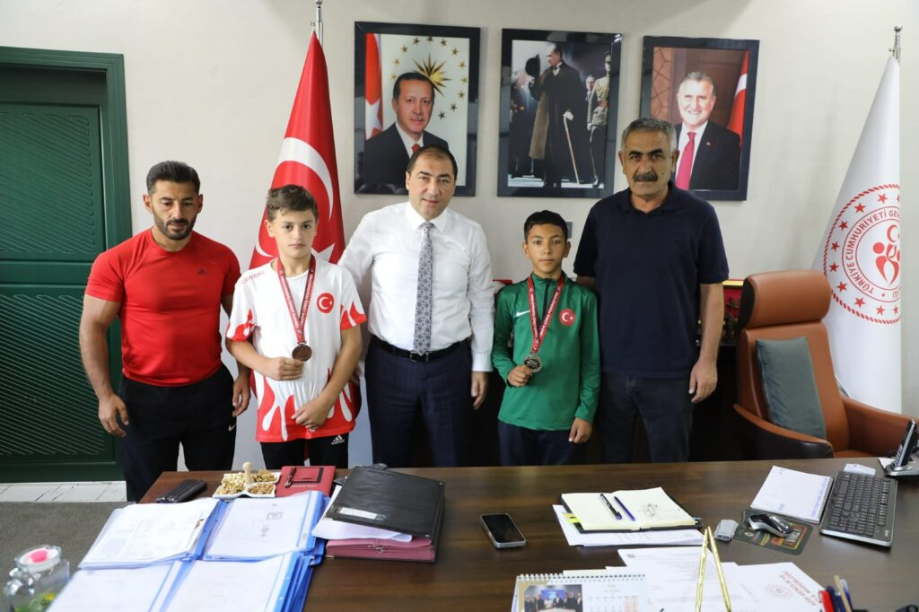 İl Müdürü Çelebi Başarılı Güreşçileri Tebrik Etti