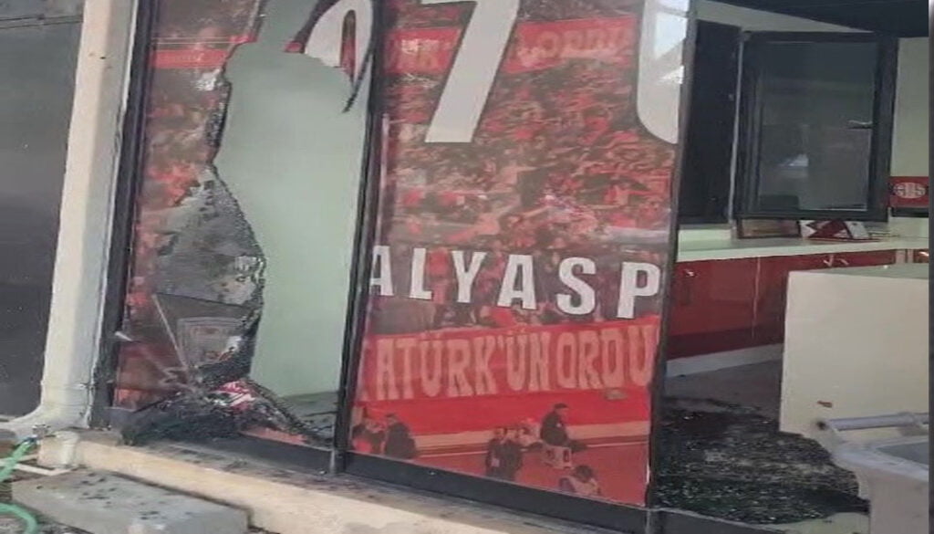 Antalyaspor Taraftar Derneği’ne silahlı saldırı: 16 kurşun isabet etti!