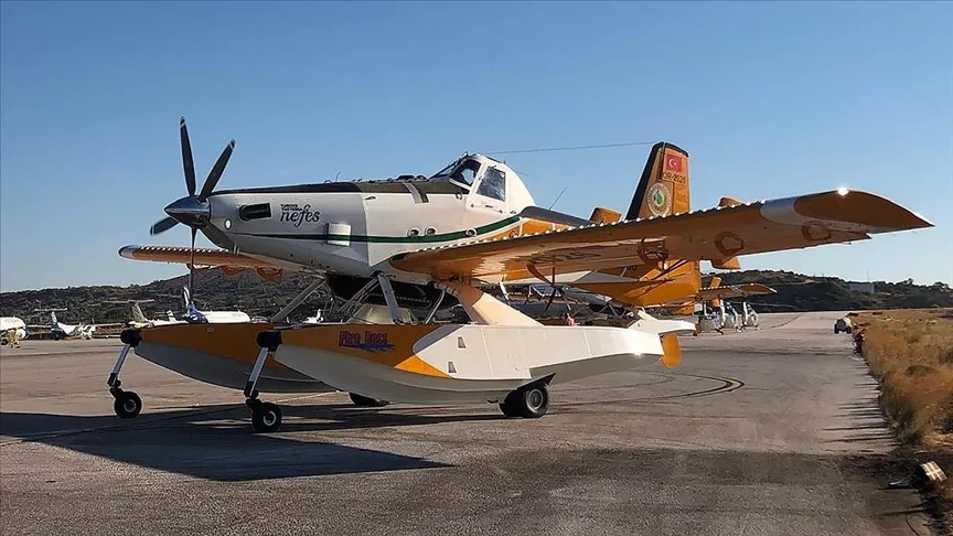 İki uçak ve bir helikopter Atina’ya indi