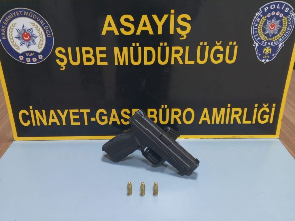 Kars’ta yapılan uygulamalarda çok sayıda silah ele geçirildi