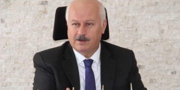 Eski Vali Öztürk’ten çarpıcı ve düşündürücü bir yazı