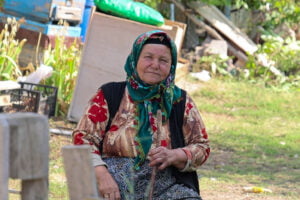 Uşak’ta yaşanan su baskınında yaşlı kadın geçim kaynağını kaybetmişti