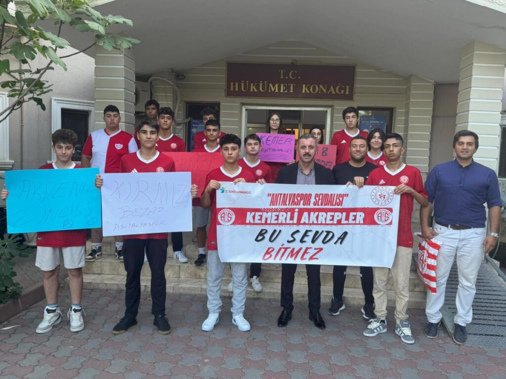 Kemerli çocuklar maç heyecanı yaşıyor