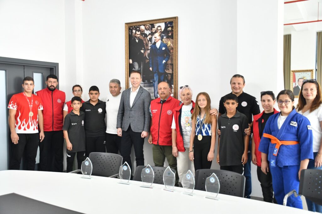 Şampiyon sporculardan, Kaymakam Böke’ye ziyaret