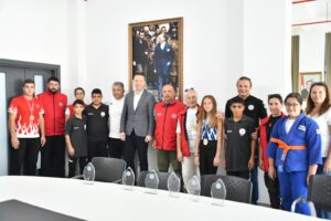 Şampiyon sporculardan, Kaymakam Böke’ye ziyaret