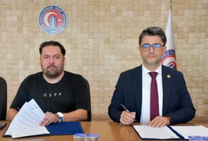 GAZETECİLERDEN ÇOMÜ İŞBİRLİĞİ