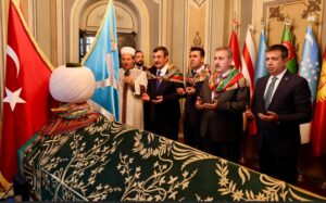 Bir ve beraber olmaya devam edeceğiz