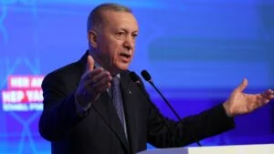 Cumhurbaşkanı Erdoğan’ın çarpıcı sözleri: “Bu kılıçları kime çekiyorsunuz?”