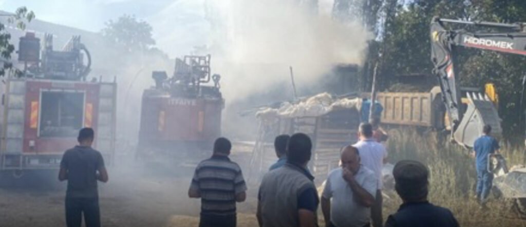 Isparta Şarkikaraağaç‘ta samanlık yangını