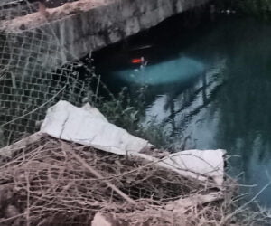 Serik’te sulama kanala düşen otomobilden yara almadan kurtuldular