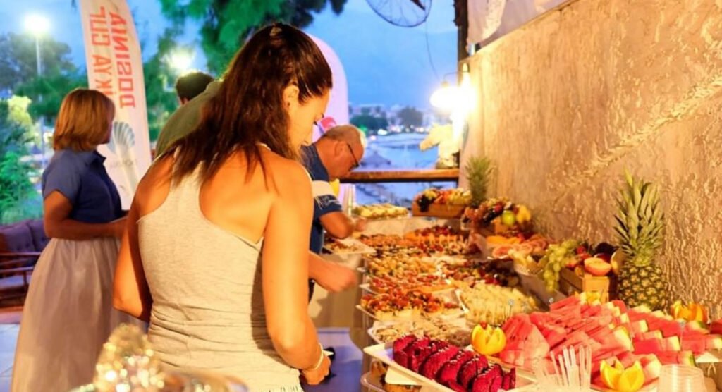 Dosinia Likya Cup yat yarışları öncesinde kokteyl düzenlendi