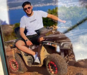 22 yaşındaki motosiklet sürücüsü bariyerlere çarparak hayatını kaybetti