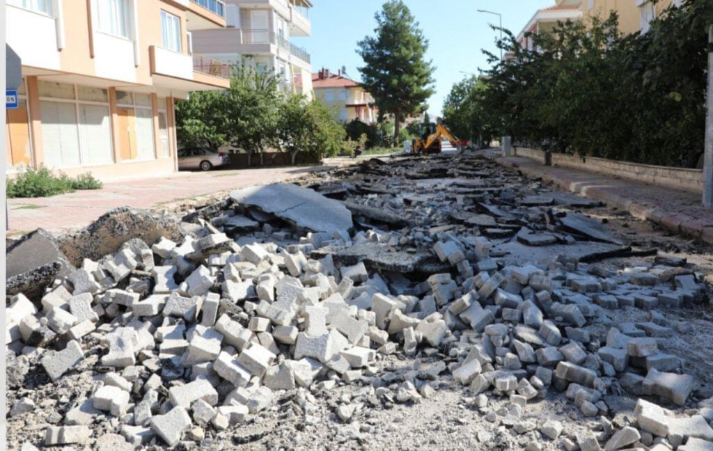 Asfalt çalışmaları hız kesmeden devam ediyor