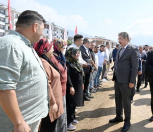 Vali Dr. Yılmaz, deprem konutlarını denetledi