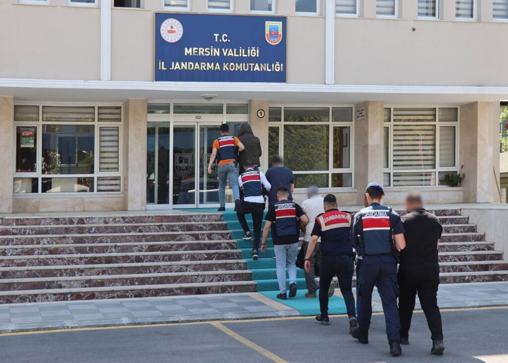 JANDARMADAN ULUSLARARASI UYUŞTURUCU TİCARETİ YAPAN SUÇ ÖRGÜTÜNE OPERASYON