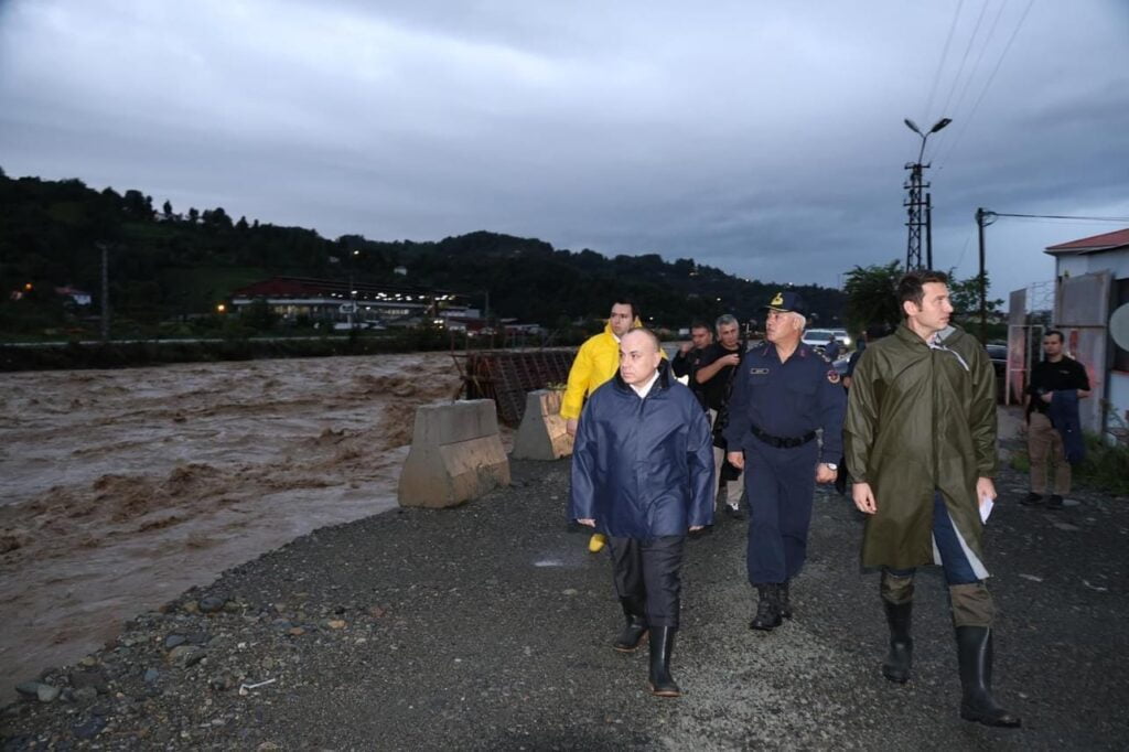 Artvin’de sel felaketinin ardından can kaybı yok! Hasar tespit çalışmaları başladı