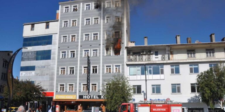 Kars’ta 7 katlı otelde yangın çıktı : 9 yaralı