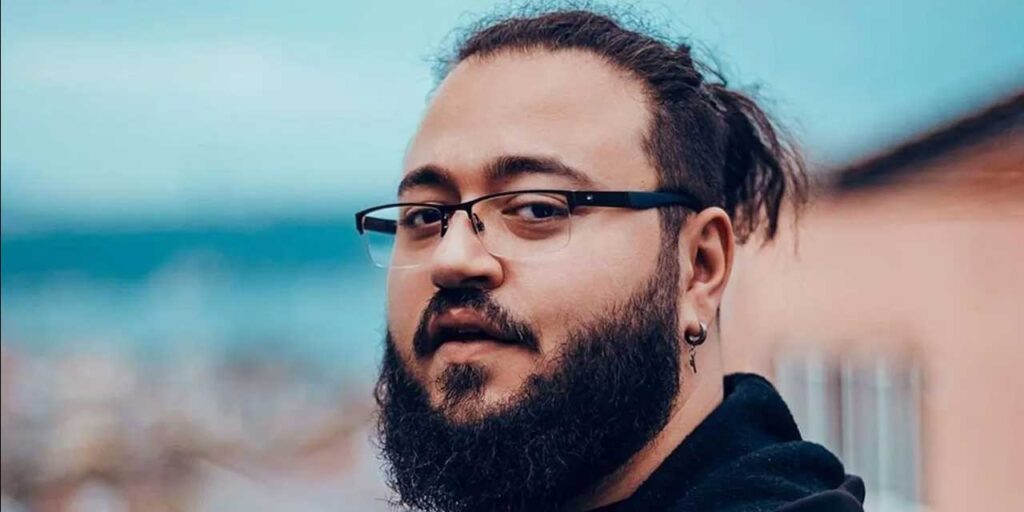 Jahrein, müstehcenlik suçlamasıyla gözaltına alındı