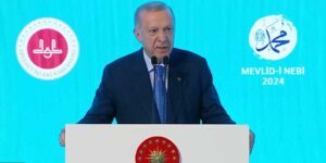 Hutbede okunan ayet-i kerimeleri hedef almaya başladılar