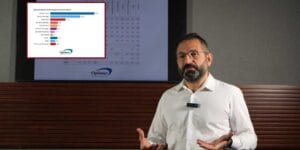 Mansur Yavaş, Ekrem İmamoğlu’nun önünde