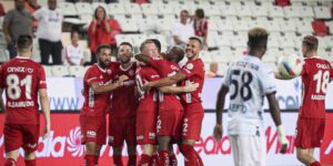 Antalyaspor, Adana Demirspor karşısında son saniyede güldü