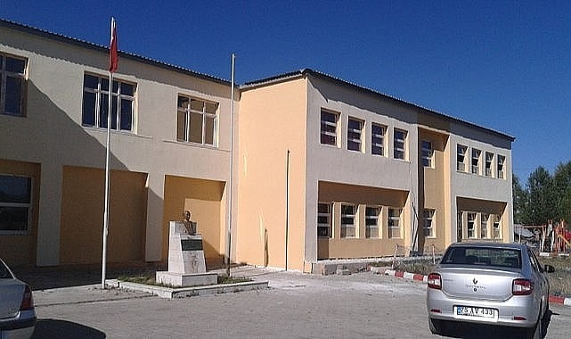 Göle’de yurt krizi