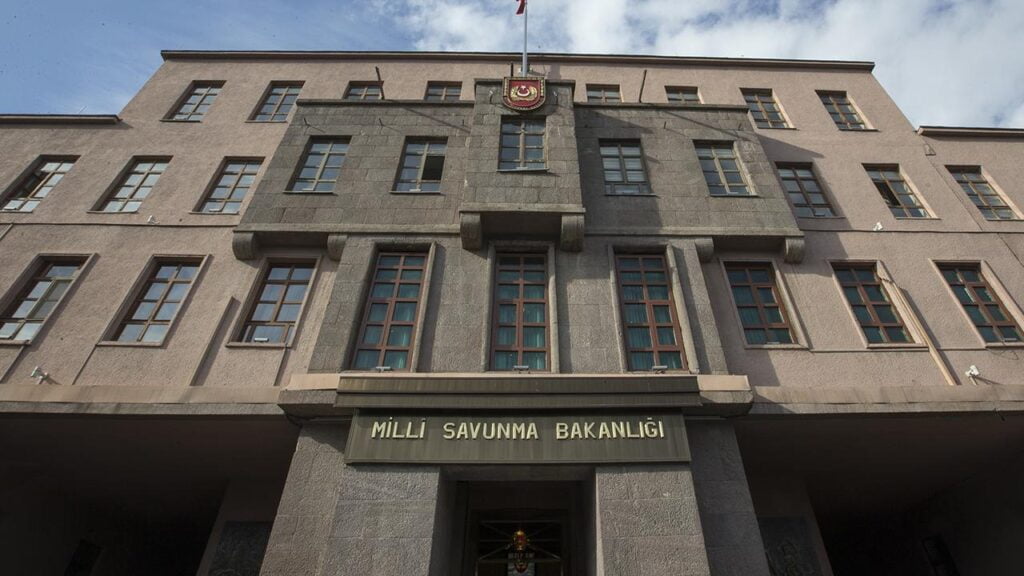 Teröre geçit yok, 2 terörist etkisiz hale getirildi