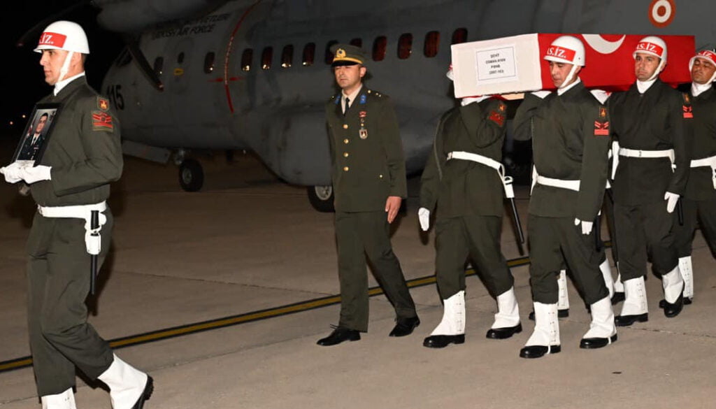 Şehit Binbaşı Osman Ayan, son yolculuğuna uğurlanıyor