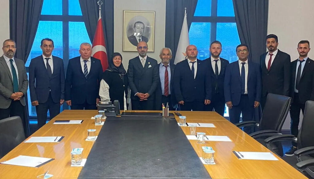 AK Parti Burdur’da ilçe Başkanlıklarına yeni atamalar gerçekleşti