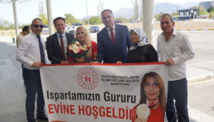 Olimpiyat şampiyonu sporcumuz Reyhan Yılmaz, Isparta’da karşılandı