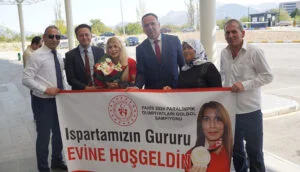 Olimpiyat şampiyonu sporcumuz Reyhan Yılmaz, Isparta’da karşılandı