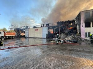 Kayseri’de keçe fabrikasında yangın