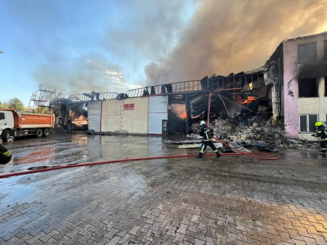 Kayseri’de keçe fabrikasında yangın