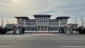 Kamu kurumlarında izin zorunluluğu kalktı!