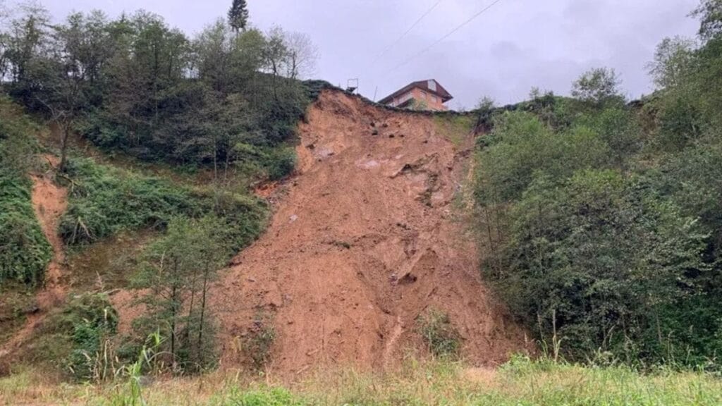 Rize’de heyelan