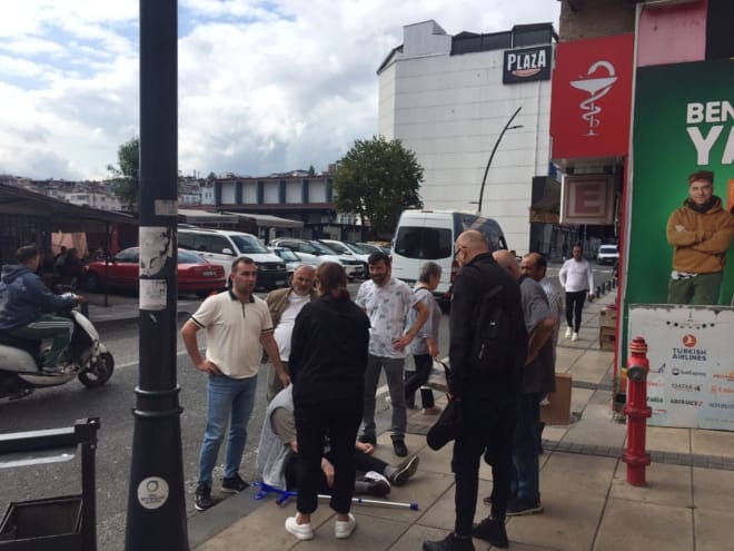 Engelli vatandaş kaldırım taşına takılıp yaralandı