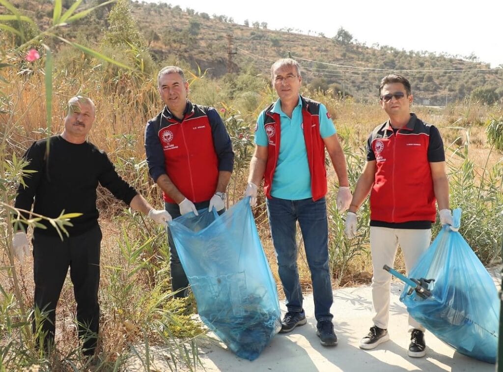 Güllük Lagünü’nde çevre temizlik etkinliği düzenlendi