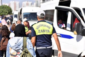 Zabıta ekipleri okul önlerinde sıkı denetimde