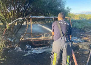 Serik’te bahçede yakılan ateş yangın çıkardı, golf arabası küle döndü
