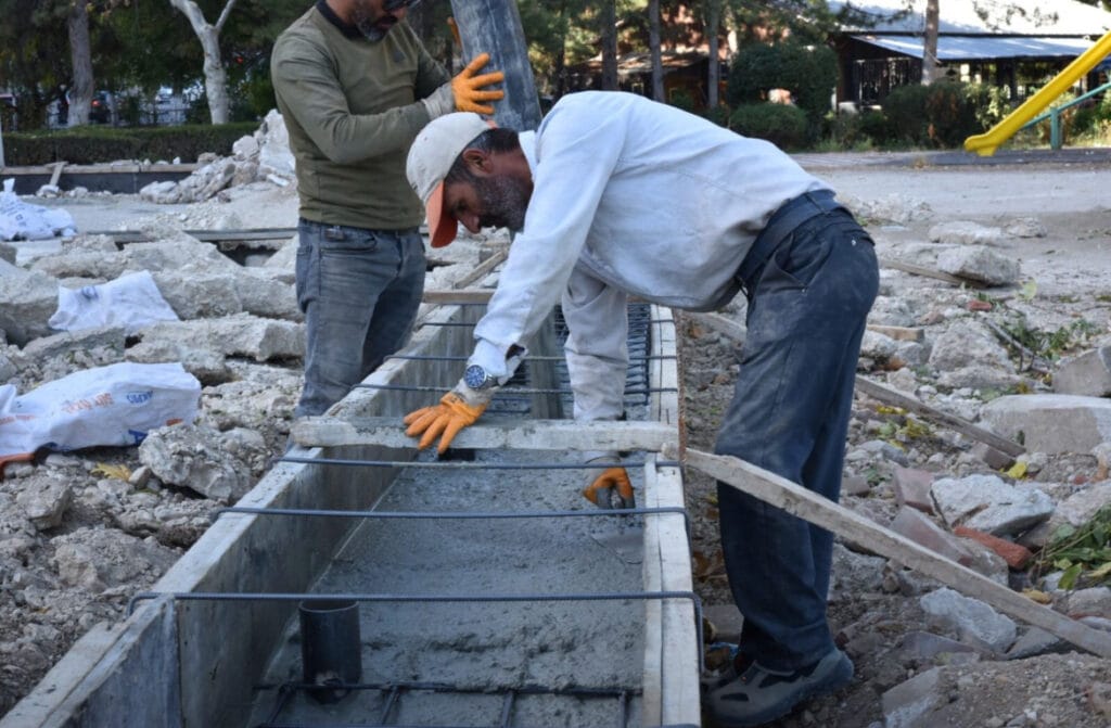 Eğirdir’de 5 adet futbol sahası çalışmaları başladı