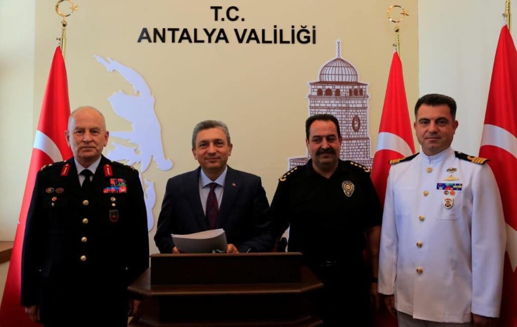 Antalya Valisi Hulusi Şahin’den ‘Kadına şiddet’ vurgusu