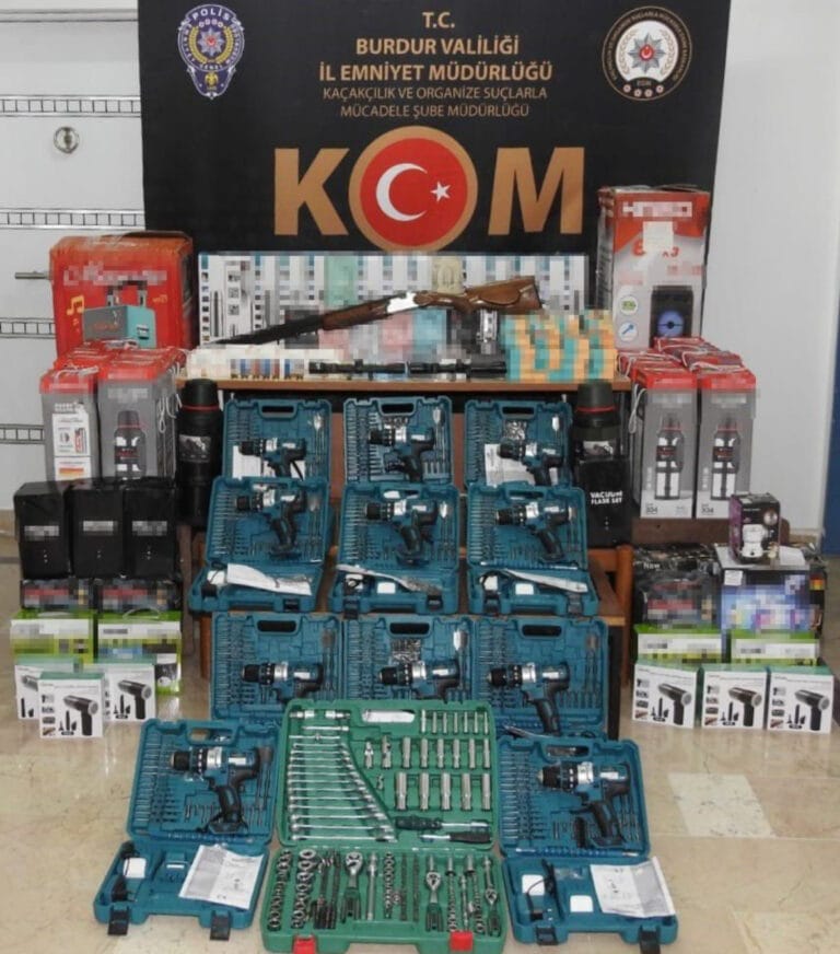 213 parça emtia ele geçirildi