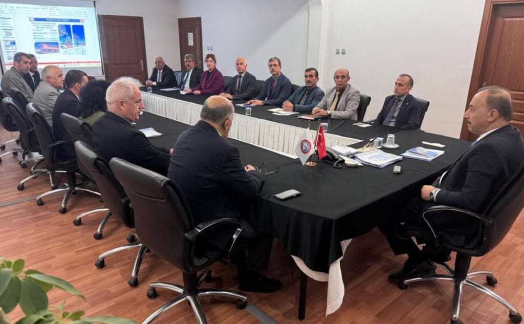 Isparta Valisi Abdullah Erin il özel idaresinde incelemede bulundu