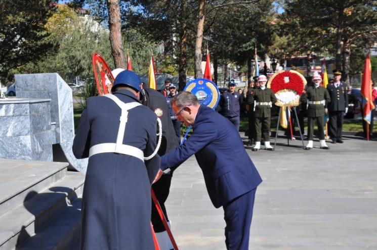 Atatürk’ün Kars’a gelişinin 100’üncü yılı coşku ve etkinliklerle kutlandı
