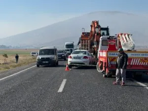 Zincirleme kazada Astsubay Şehit olurken 15 kişi yaralandı.