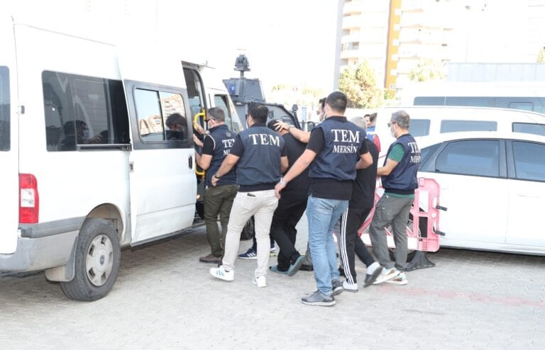 Mersin Polisi’nden PKK/KCK terör örgütüne operasyon: 14 şüpheli gözaltında