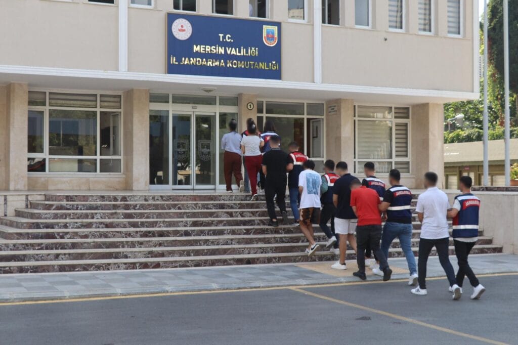 Mersin’de jandarmadan dolandırıcılık operasyonu: 7 gözaltı